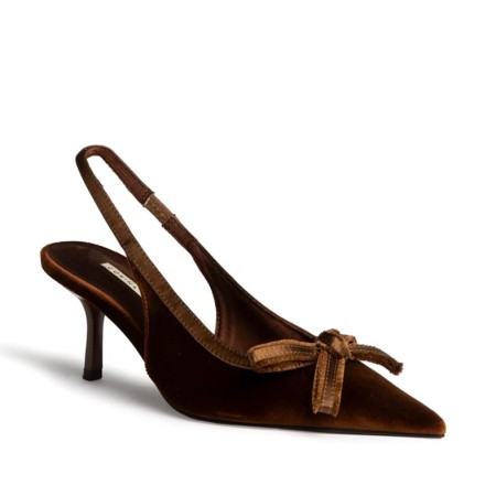Zapato slingback coñac con tacón fino Corina vista diagonal