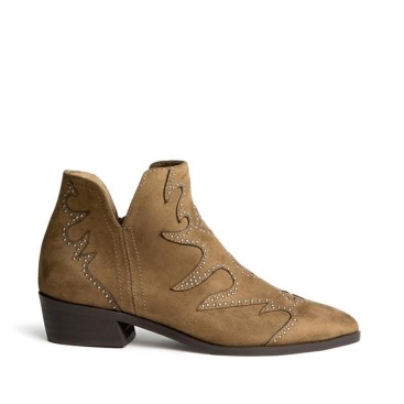 Botín tobillero camel con tachuelas Corina