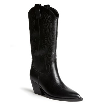 Bota negra bordada estilo western vista diagonal