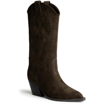 Bota marrón de antelina bordada estilo western