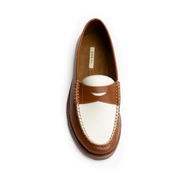 Mocasin bicolor blanco y camel de mujer