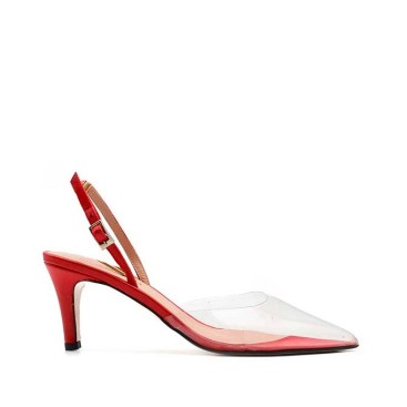 zapatos rojos de vinilo y piel