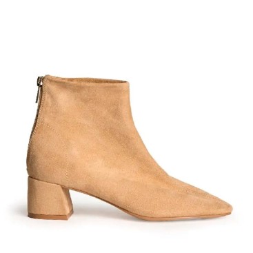 botines corina M4880 de antelina camel con tacón bajo