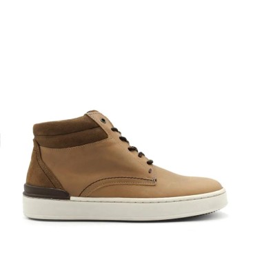 botín casual de hombre camel de piel con suela blanca de goma