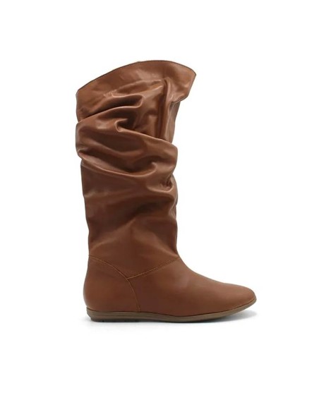 Bota arrugada mujer piel camel talla grande vista lateral
