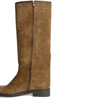 Detalle cremallera y bordado de bota cartujana camel Corina