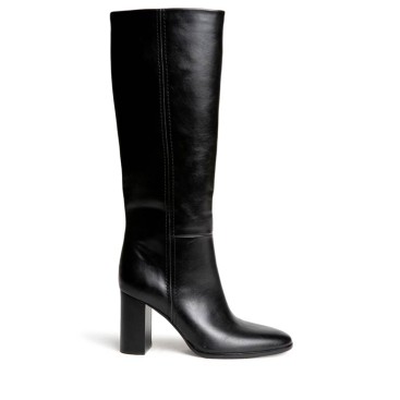 Bota alta tacón negra Corina M6870 vista lateral