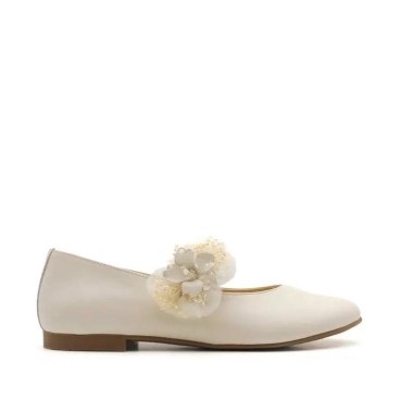 Zapatos de Comunión para Niñas Andanines beige de piel con flor decorativa extraíble
