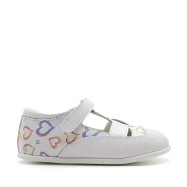 Sandalia barefoot niña blanca con corazones