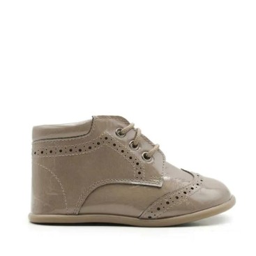 Zapato niña charol taupe