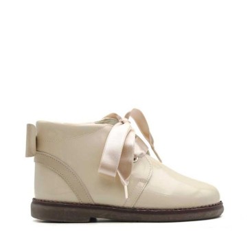 Botines elegantes niña beige