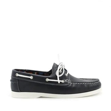 zapato náutico azul marino de piel con suela blanca
