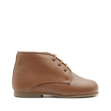 botines piel niño camel con cordones