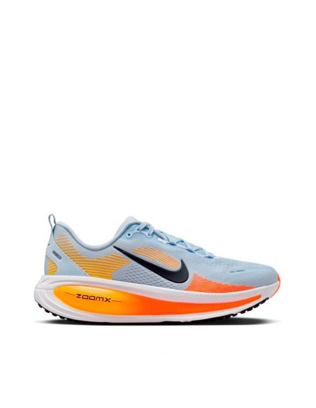 Nike Vomero 18 celeste hombre vista lateral exterior