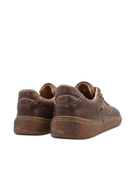 Vista trasera de zapatilla casual marrón hombre