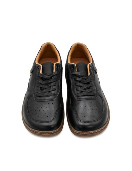 Vista frontal de zapatilla barefoot negra para hombre