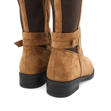 Vista trasera de bota camel con caña elástica