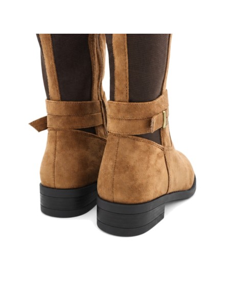 Vista trasera de bota camel con caña elástica