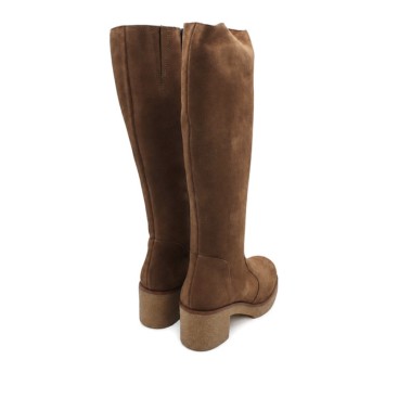 Bota alta camel de piel serraje con tacón ancho