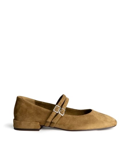 Zapato tacón bajo color camel con doble hebilla