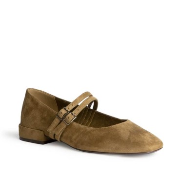 Zapato camel de tacón bajo con doble tira y hebillas