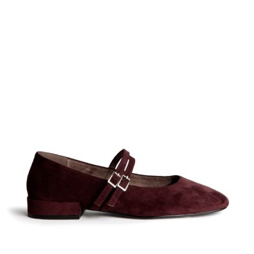 Zapato tacón bajo burdeos con doble hebilla