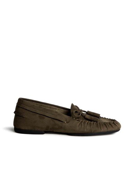 Mocasín con borlas verde kaki mujer vista lateral