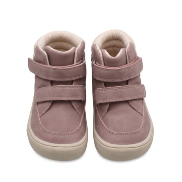 Vista frontal de botín barefoot rosa con puntera ancha