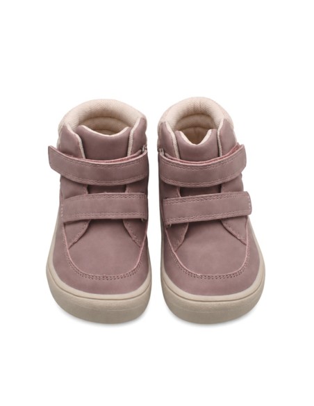 Vista frontal de botín barefoot rosa con puntera ancha