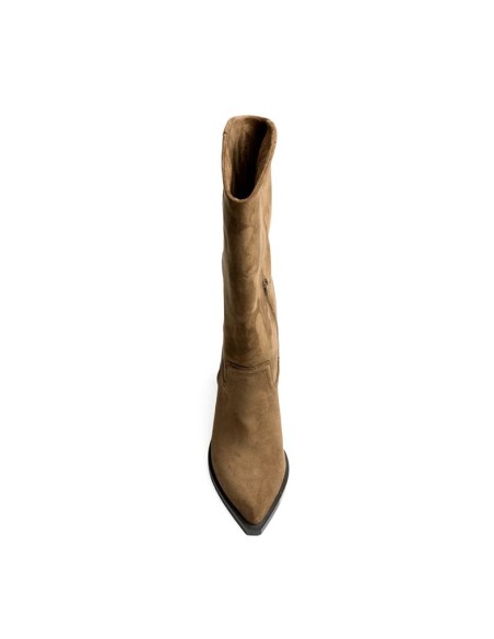 Vista frontal de bota campera alta mujer en color camel