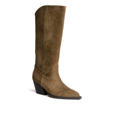 Bota camel de caña alta con tacón cubano vista tres cuartos
