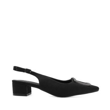 Zapato negro destalonado tacón bajo mujer vista lateral
