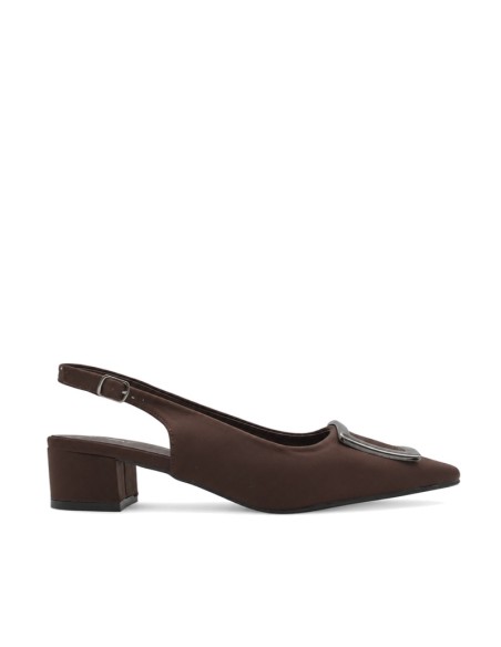 Zapato marrón destalonado tacón bajo mujer vista lateral