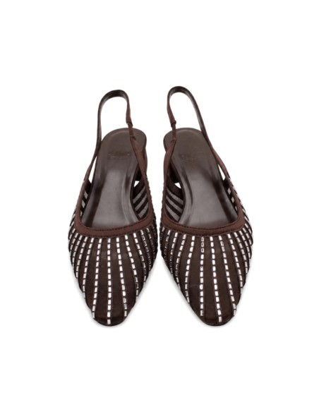 Vista frontal de zapato destalonado marrón para mujer