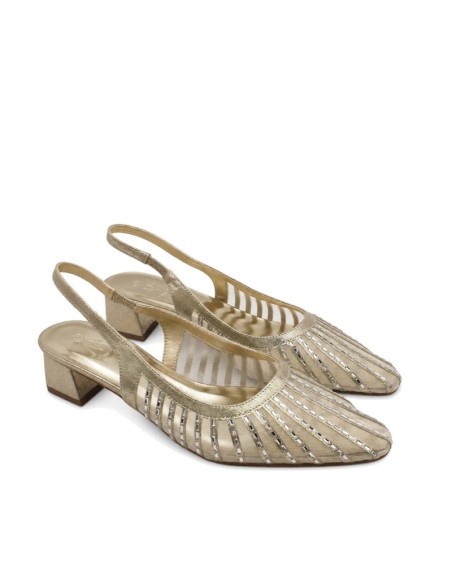 Zapato dorado de fiesta con pedrería vista tres cuartos