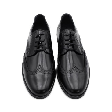 Zapato negro hombre con picado inglés y cordones