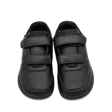 Vista frontal de zapatilla barefoot negra con velcro