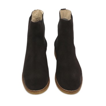 Bota marrón de hombre en serraje vista frontal