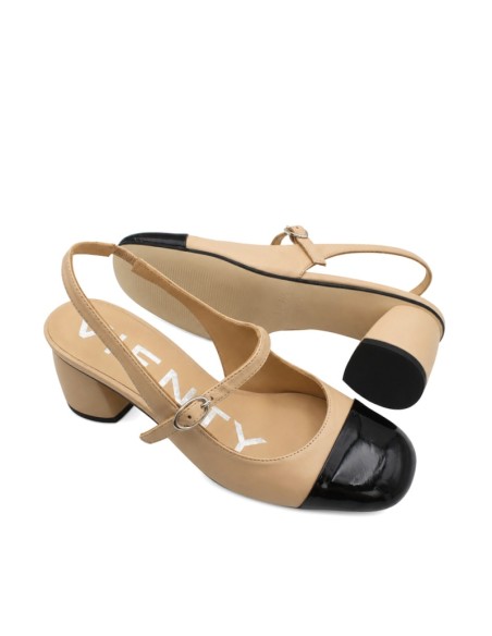 Zapato camel destalonado Vienty con puntera negra de charol