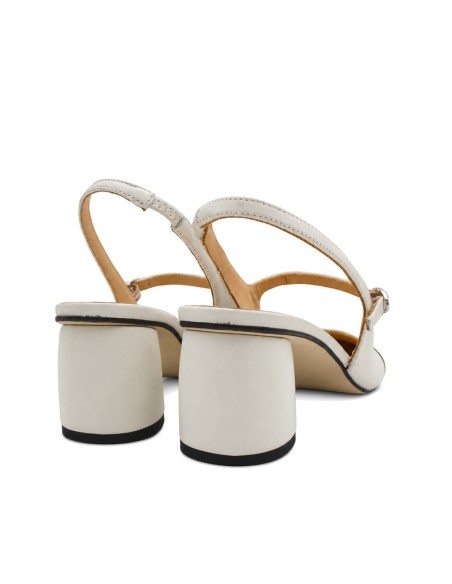 Vista trasera del zapato blanco y negro Vienty con tacón ancho