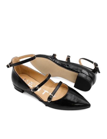 Zapato negro de punta fina Vienty con tres tiras de hebilla