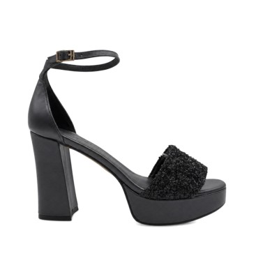 Sandalia de tacón plataforma negra Vienty con glitter vista lateral