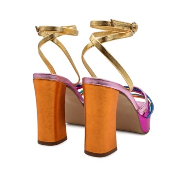 Vista trasera de sandalia multicolor Vienty con tacón ancho