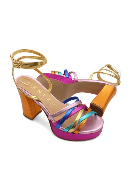 Sandalia multicolor metalizada con hebilla al tobillo
