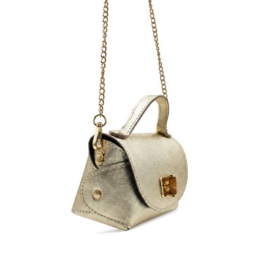 Bolso dorado pequeño con cadena y cierre de bambú