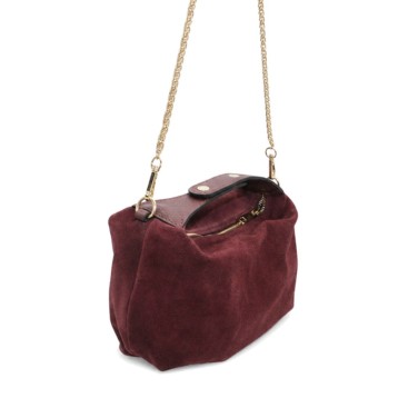 Bolso slouchy de serraje burdeos con cadena