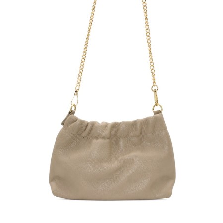 Bolso fruncido de piel topo con cadena dorada