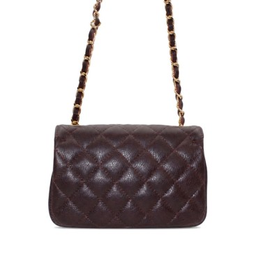 Bolso de piel burdeos con cadena entrelazada y acolchado de rombos