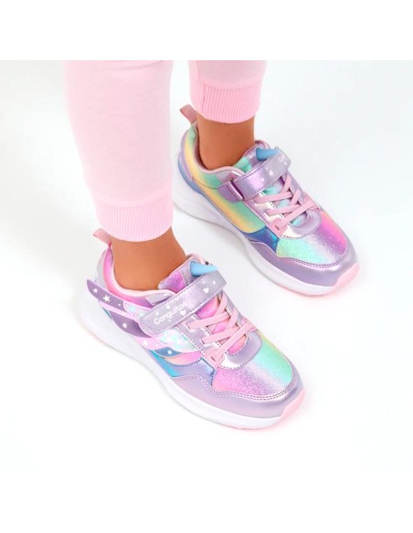 Zapatillas Conguitos unicornio lila con luces combinadas con pantalón rosa
