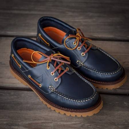 zapatos nauticos azul marino​
